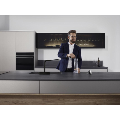 Кухонный смеситель Hansgrohe Aquno Select M81 однорычажный, 250, с вытяжным душем, 2jet, sBox 73830670, матовый черный. Фото